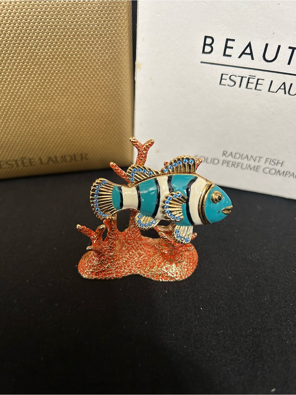 ESTÉE LAUDER BEAUTIFUL RADIANT FISH SOLID PERFUME COMPACT – 2005